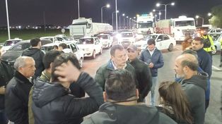 El corte del viernes a la noche en la autopista a Santa Fe, escenario de una negociación política por la gestión de la seguridad.&nbsp;