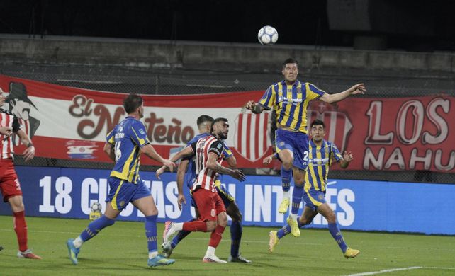 Zaracho tuvo un buen debut con la camiseta de Central. Estuvo seguro en la marca y fue correcto pelota al pie.