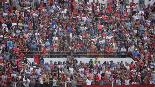 Patronato ganó 2 a 0 y acaricia la permanencia