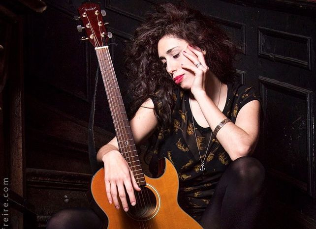 La cantante  Paula Maffía trae su rock a Distrito Siete