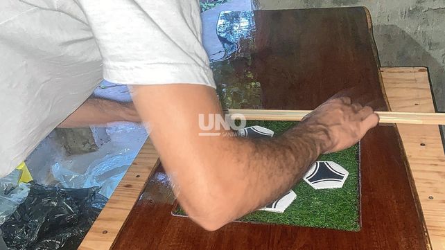 Un cuadro, una mochila y una esperanza: la historia del santafesino que sueña encontrarse con Leo Messi