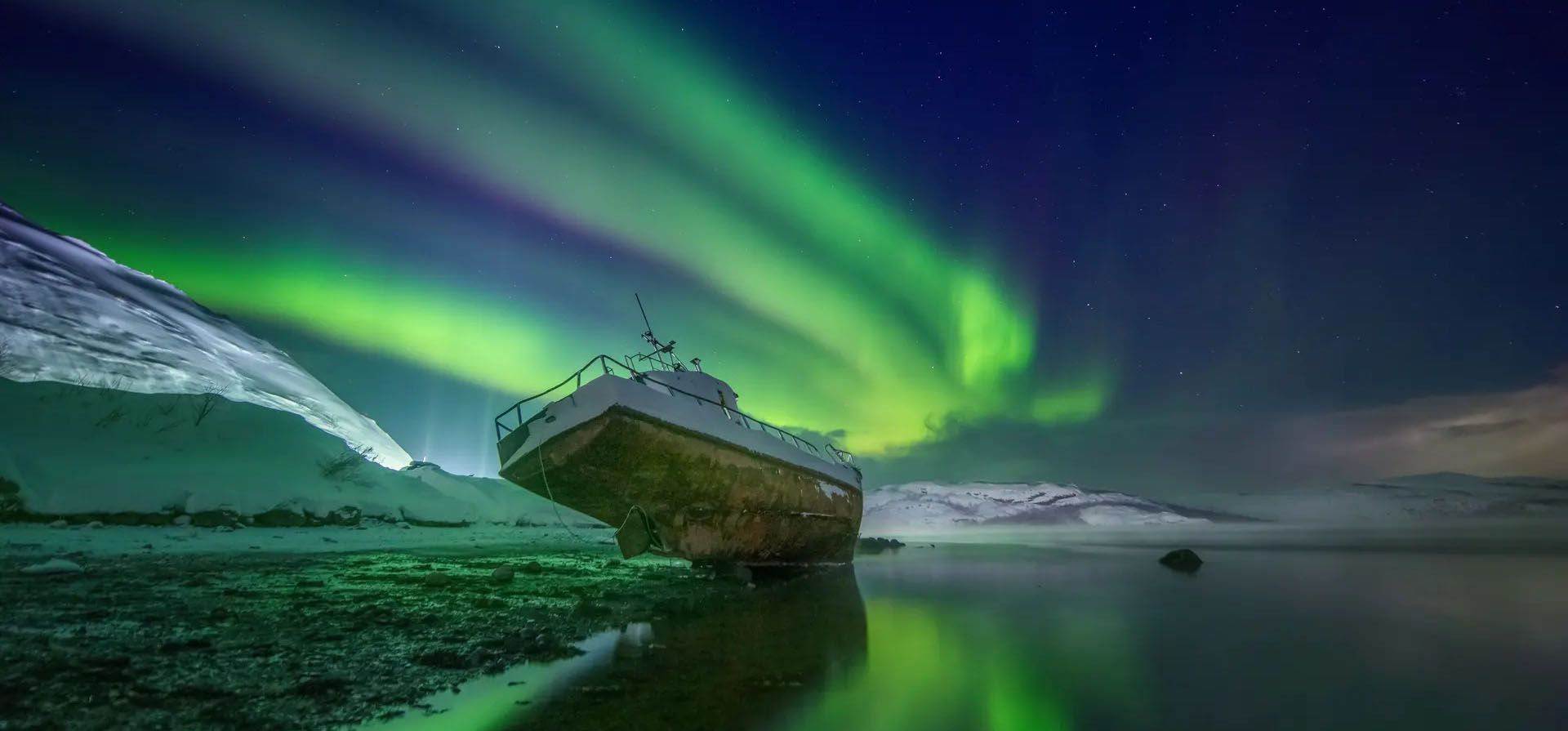 Península de Kola, Rusia. La aurora boreal brilla en el cielo de la región de Murmansk.