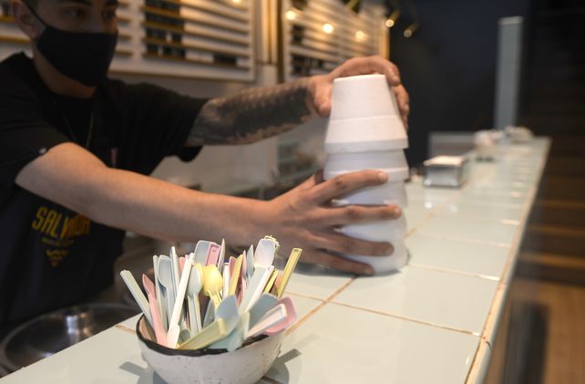 Las cucharas solo se entregarán a quien las pida y se priorizará la utilización de vasitos de pasta.