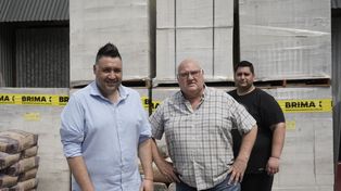 Enrique Schonfeld, junto a sus hijos Adolfo y Juan Pablo, al frente de Materiales Colombia.