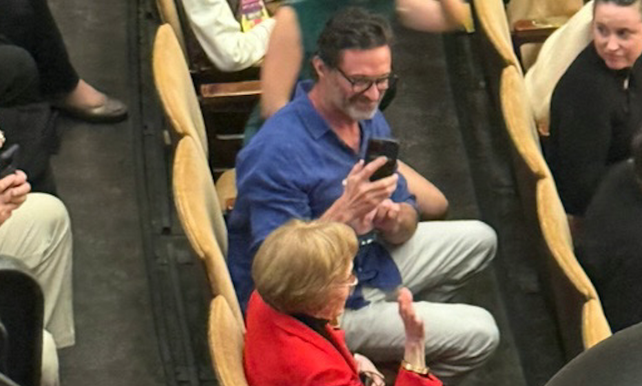 Jackman fue fotografiado en el musical "Once Upon a Mattress", junto a la leyenda Carol Burnett
