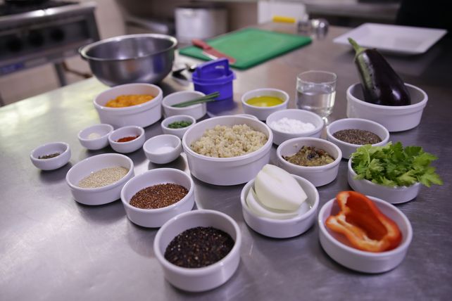 Especialistas en vida sana ofrecen sus hamburguesas de quinoa