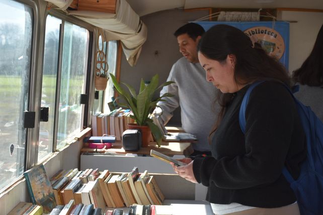 Con la participación de 13 autores y expositores
