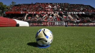 La Fifa otra vez inhibió a Newells por una deuda: si no la paga, no puede sumar refuerzos