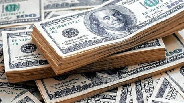 El dólar blue alcanzó un nuevo máximo histórico y cotiza en Santa Fe por encima de los $300