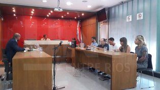La pareja está acusada de tenencia de drogas con fines comerciales y tenencia ilegal de arma de fuego. Ella se declaró inocente del hecho. Tiene domiciliaria