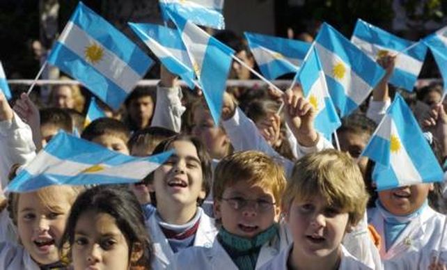 Los chicos de Santa Fe prometieron lealtad a la Bandera Argentina