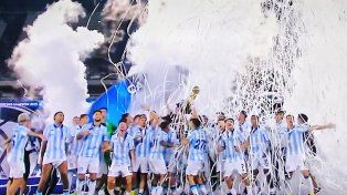 Estatua para Gustavo Costas: Racing es campeón de la Recopa Sudamericana