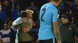 messi hizo delirar al publico, que no aguanto la euforia y termino invadiendo la cancha