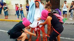 Tucumán: la Iglesia repudió una parodia a la Virgen durante la marcha de mujeres