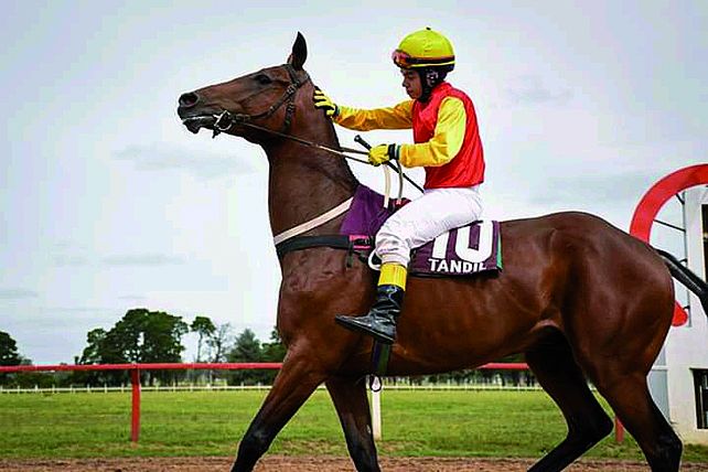 Agustina Valdez, una jockey que deja rastro