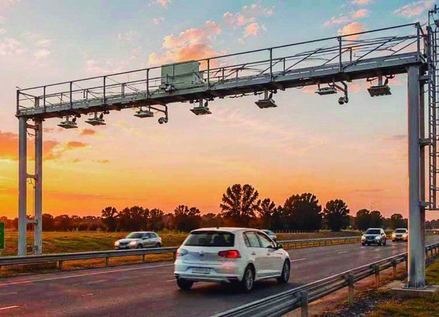 Llegan los sistemas Free Flow a accesos de la Costa Atlántica para agilizar viajes.