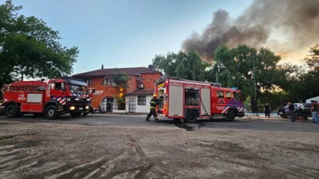 Gualeguaychú: seis personas heridas por el incendio y las explosiones de cuatro embarcaciones