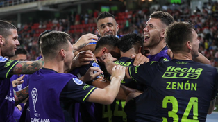 Un jugador de Unión que es observado por un equipo de la MLS