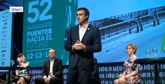 Bullrich dijo que pocas horas trabajadas impide que tengan salario más alto