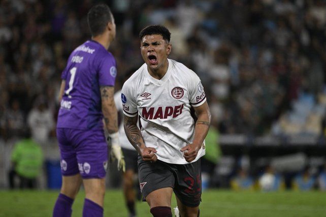 Dylan Aquino marcó el tanto de Lanús en Brasil.