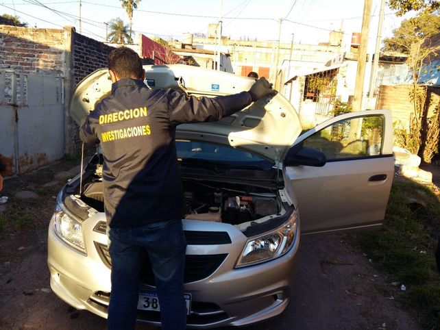 Abrupto cambio. El acusado dejó un Siam Di Tella y adquirió un auto de alta gama.