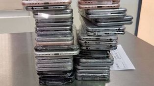 Cayó una mujer que traía medio millón de pesos en iPhones escondidos en la ropa