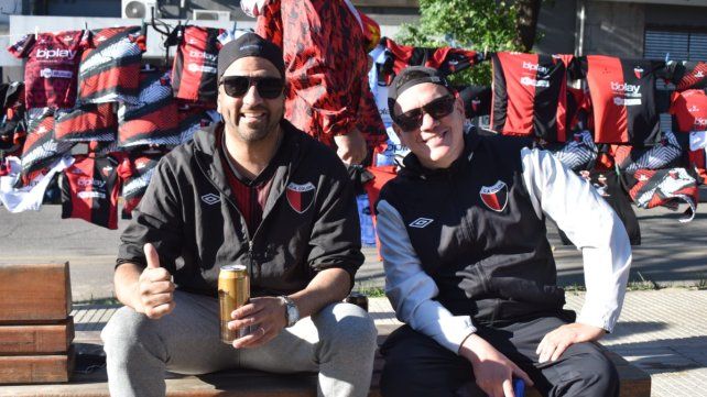 Los hinchas de Colón se preparan para alentar al Sabalero ante Almirante Brown en busca de un triunfo clave
