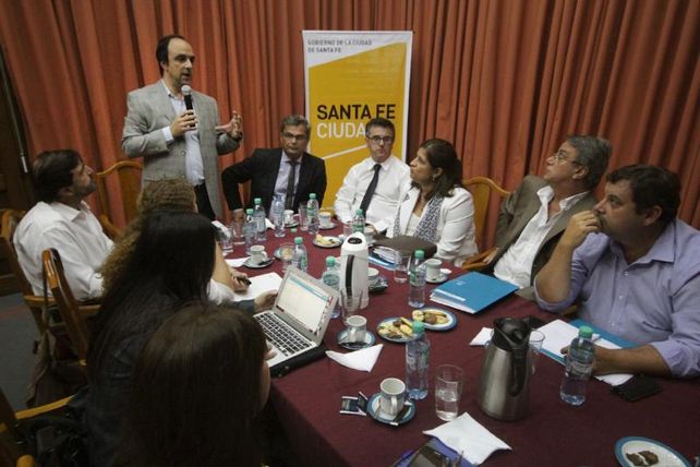 Escuelas de Trabajo: José Corral presentó el programa a autoridades de la UNL