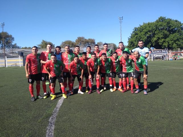 Aguirre ganó y sigue como&nbsp; único líder. El equipo de Villa Gobernador Gálvez venció a Sportivo de Álvarez 2 a 0 y continúa como el único puntero e invicto en la Primera A