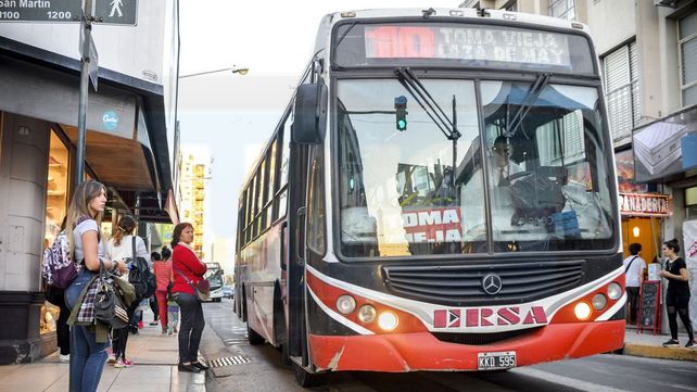 Especialistas calculan un boleto medio de colectivo un 16% menos al aumento pedido por las empresas