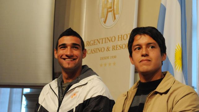 Joaquín Boghossian y Diego Casamán durante la presentación oficial que se hizo durante la pretemporada de Newells en Piriápolis.