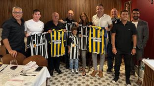 Los dirigentes de Atlético Mineiro y de Central mantuvieron una cena de camaradería en la previa al partido.