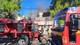 Bomberos Zapadores de Paraná apagaron un incendio en un local abandonado.