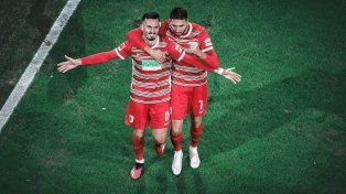 Bayer Leverkusen perdió con Augsburgo y se aleja de la cima en Alemania
