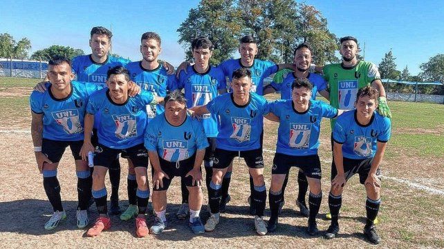 &nbsp;Universidad goleó a Atenas de Santo Tomé 5 a 0 con dos goles de Santiago Puebla.