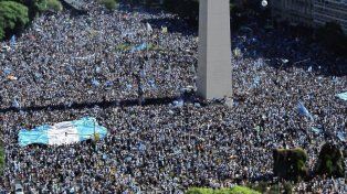 Una marea humana esperó por los campeones del mundo. En el obelisco hubo incidentes.&nbsp;