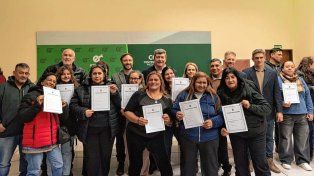 Familias del departamento Concordia recibieron escrituras de sus viviendas