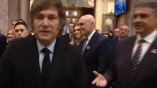 El primer mandatario dejó con la mano en el aire al jefe de Gobierno porteño.