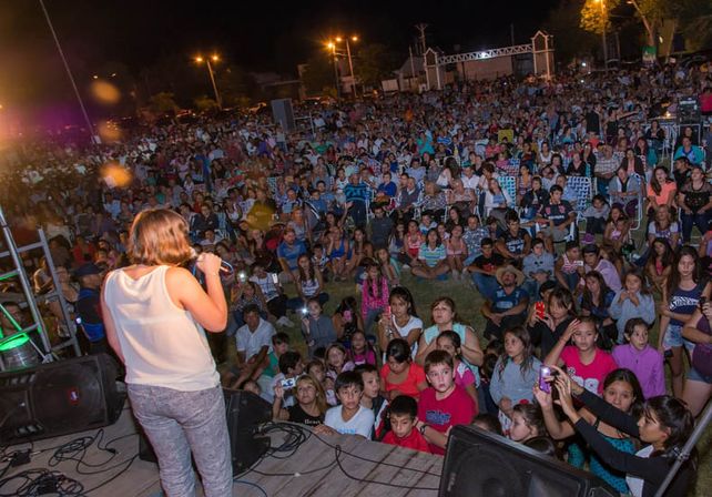 Generosos. Los talenses se unieron para colaborar y se sumaron grandes artistas