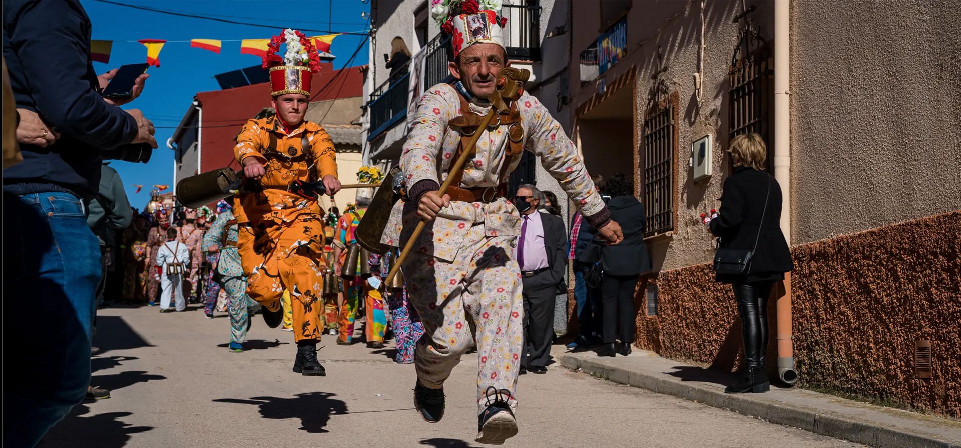 Almonacid del Marquesado, España. Participantes en la fiesta de la Endiablada (demoníaca) en Cuenca durante la cual 100