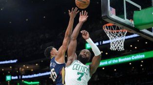 Boston venció a New Orleans y sigue como líder en el Este