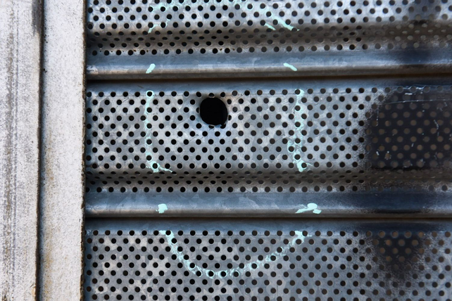 Otro de los impactos en el frente del local.&nbsp;