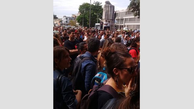 Agmer Paraná continúa la toma y convoca a manifestarse este viernes en el CGE