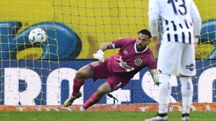 Fatura le ahoga el grito de gol a Rodrigo Garro.