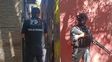 Zona sur: lo allanaron por una denuncia por violencia de género y encontraron armas