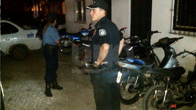 Balearon a dos amigos que fueron a comprar bebidas en barrio San Lorenzo