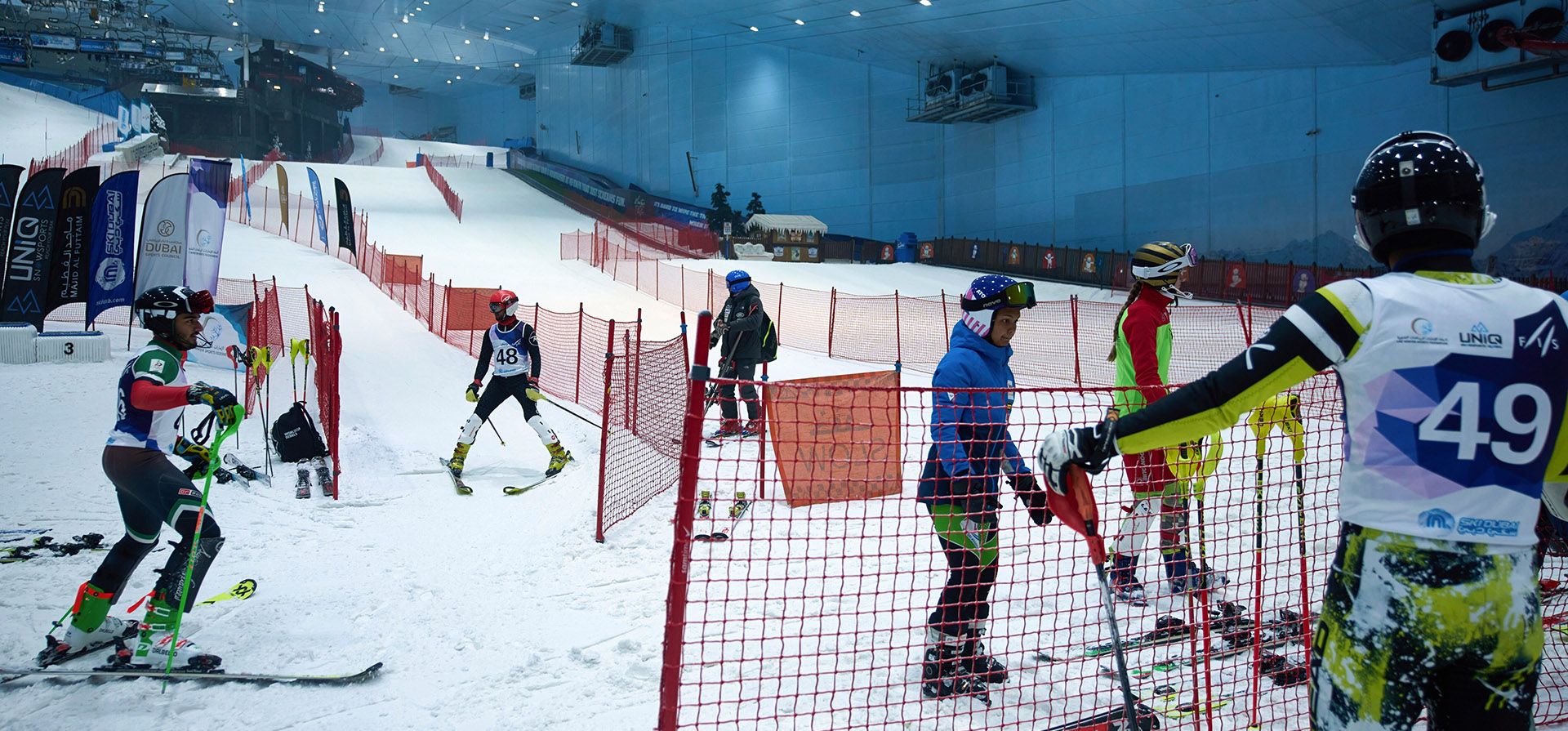 Visitantes disfrutan esquiando en Ski Dubai, el parque de nieve cubierto ubicado en el Mall of the Emirates en Dubái, Emiratos Árabes Unidos, el jueves 17 de abril de 2025. (Foto AP/Fatima Shbair) Visitantes disfrutan esquiando en Ski Dubai, el parque de nieve cubierto ubicado en el Mall of the Emirates en Dubái, Emiratos Árabes Unidos, el jueves 17 de abril de 2025. (Foto AP/Fatima Shbair)