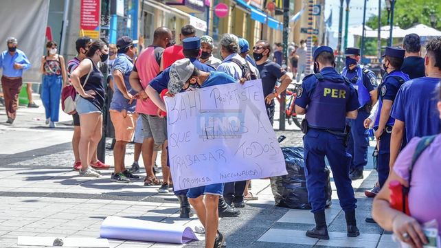 Paraná: atentan contra funcionario que denunció a manteros