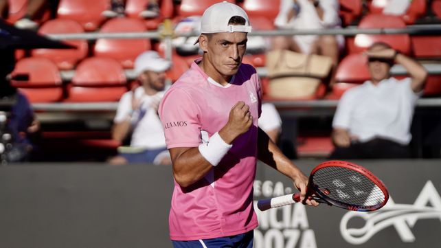 Baéz pasó a los cuartos.  Sebastián Baéz, que en  hizo estallar de emoción en el 2024 al Jockey Club en la Copa Davis avanzó a los cuartos tras un difícil compromiso.