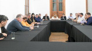 Intendentes del PJ califican de electoralista el anuncio sobre tope de tasas en la factura de luz